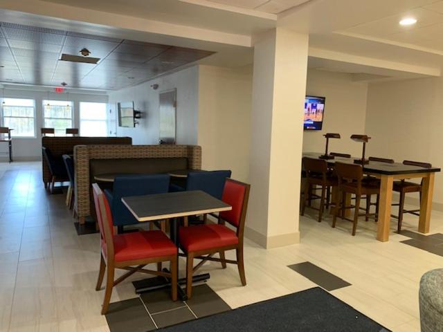 Holiday Inn Express Hotel & Suites Rochester By Ihg Eksteriør billede